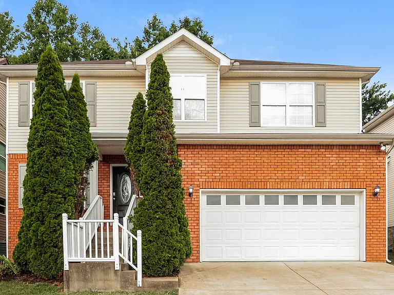 412 Elegance Way — Photo 1