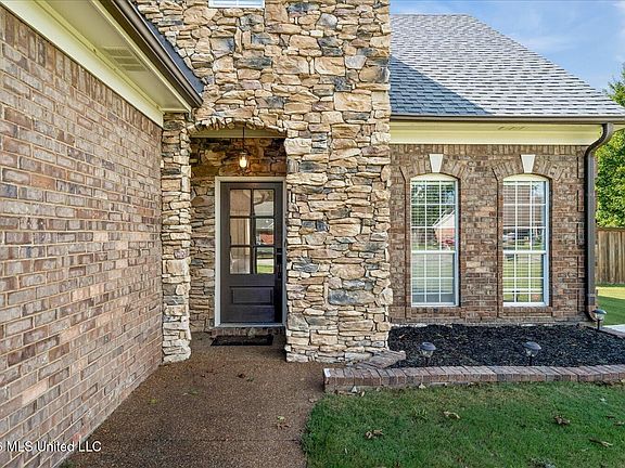 4th image of 611 Ridge View Dr