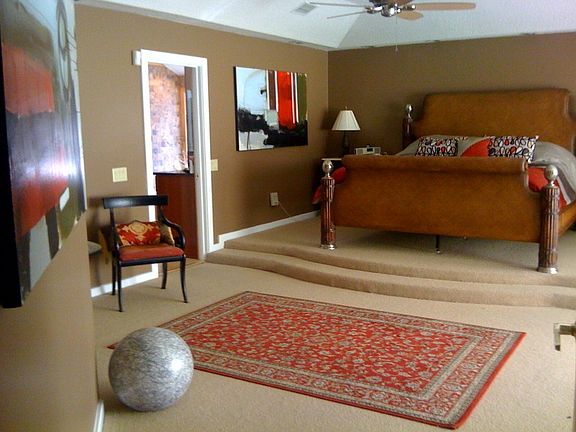 Master Bedroom (Huge)