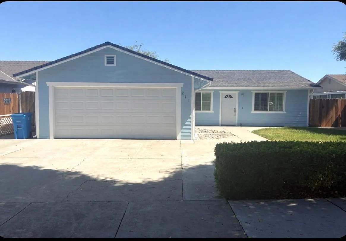 211 Carnoble Dr photo 1