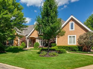 401 Farrington Dr, Lincolnshire, IL 60069