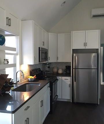 3rd image of 1962 W 58th St