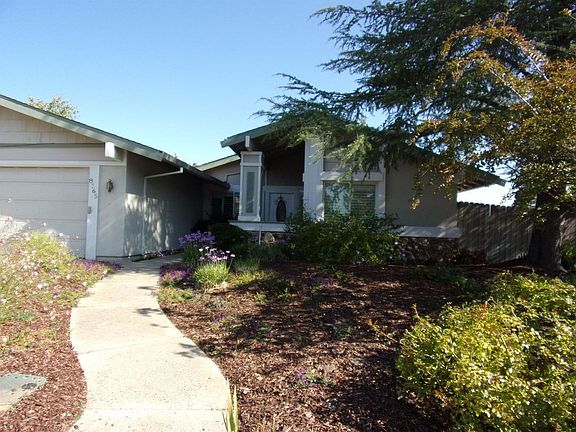 3rd image of 8165 Mesa Oak Way