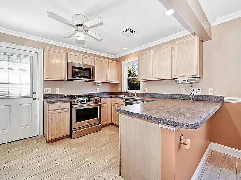 515 W Veterans Hwy — Photo 2