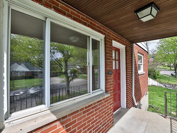 4th image of 1029 Covedale Ave