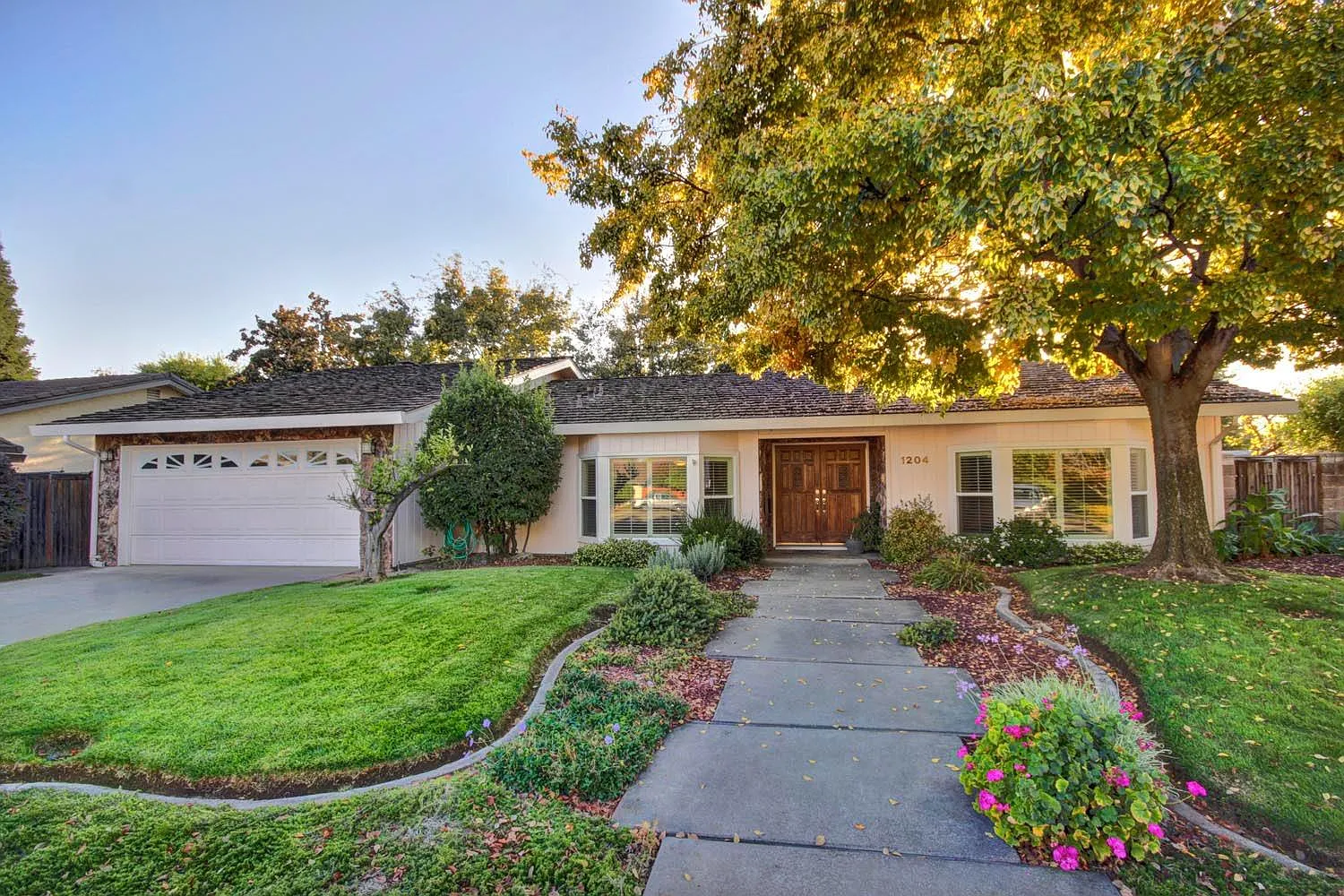1204 Lantern Ct photo 1
