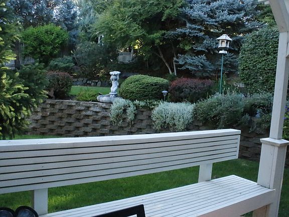 Two level yard with Gazibo