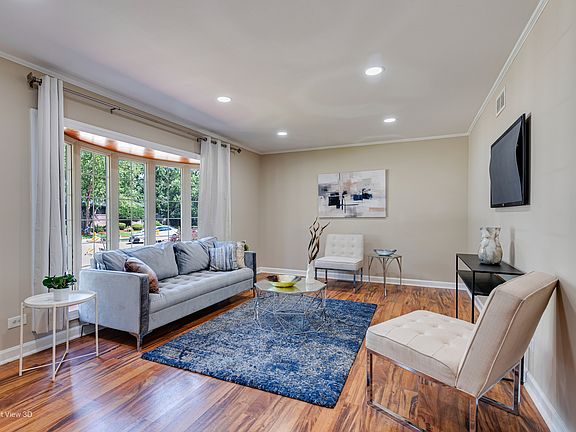 5th image of 303 Somonauk St