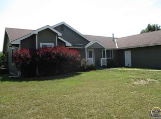 4665 Scotch Pine Cir, Wamego, KS 66547