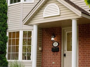 235 Saginaw Pkwy #17, Cambridge, ON N1T1X4
