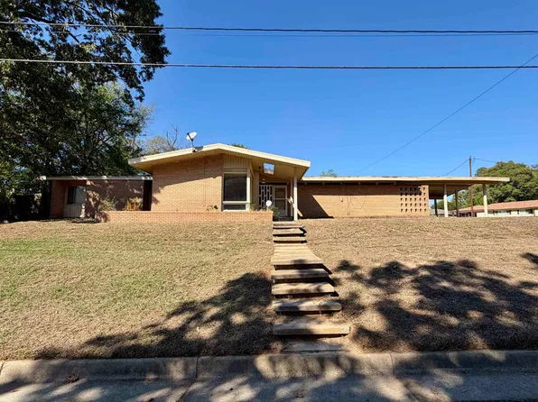 1505 Berry Ln, Longview, TX 75602