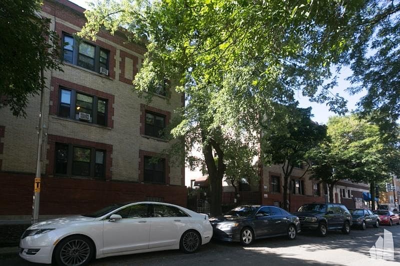 1st image of 545 W Wellington Ave APT 3S