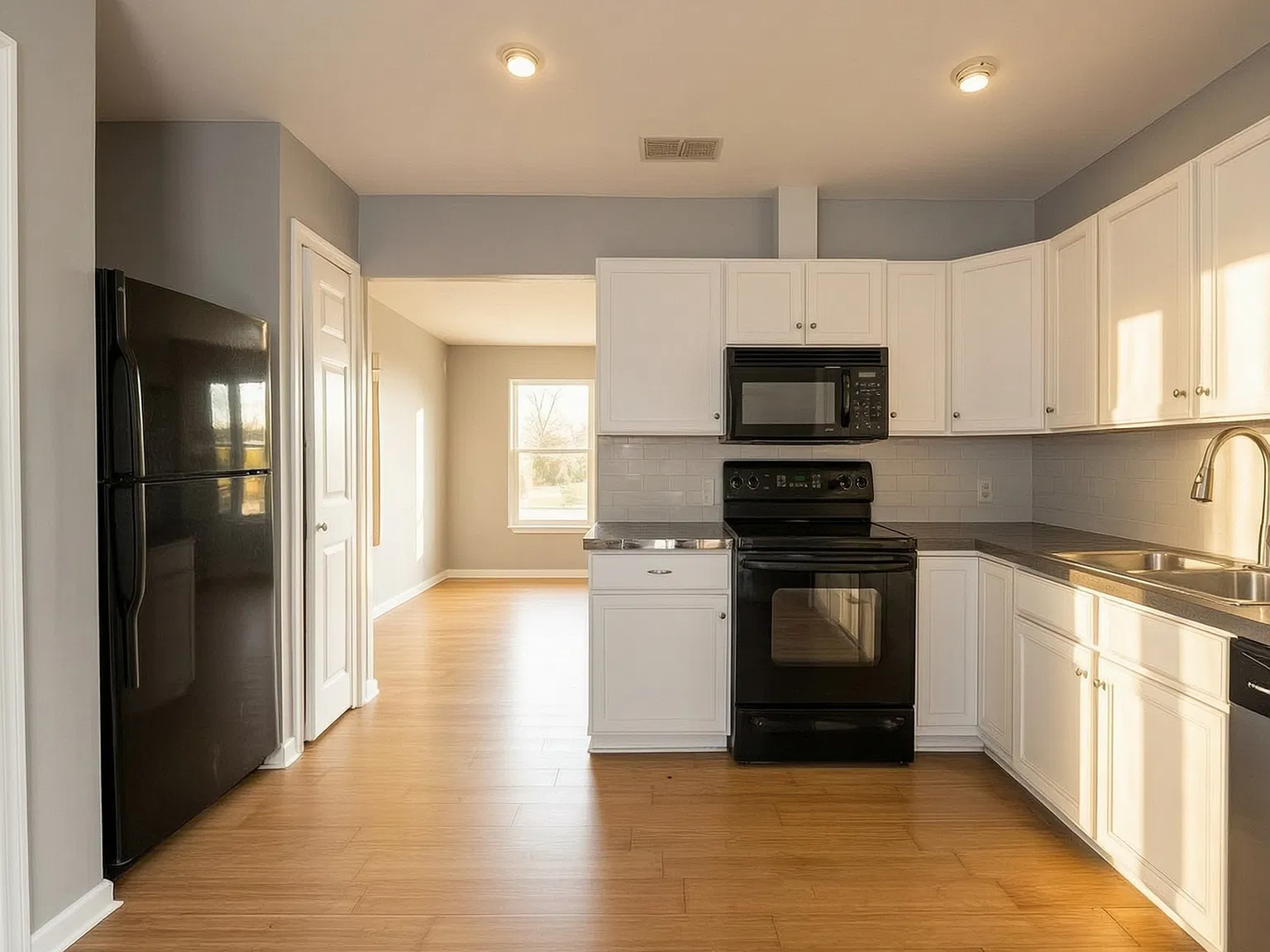 2 bed, 800 sqft, $1,675 — Photo 3