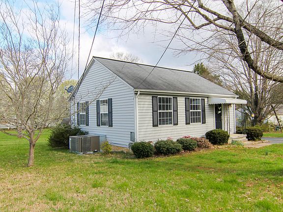 3rd image of 905 Henrietta Dr