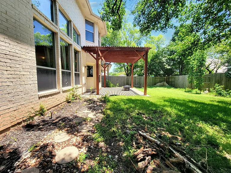1617 Sunterro — Photo 43