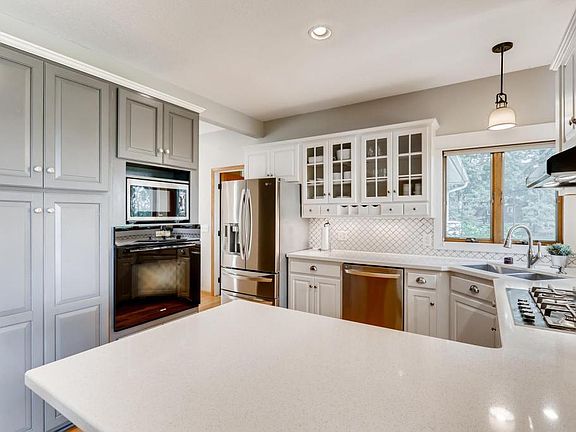 5th image of 380 Croixview Dr S