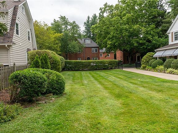 3rd image of 1206 Colonial Pl