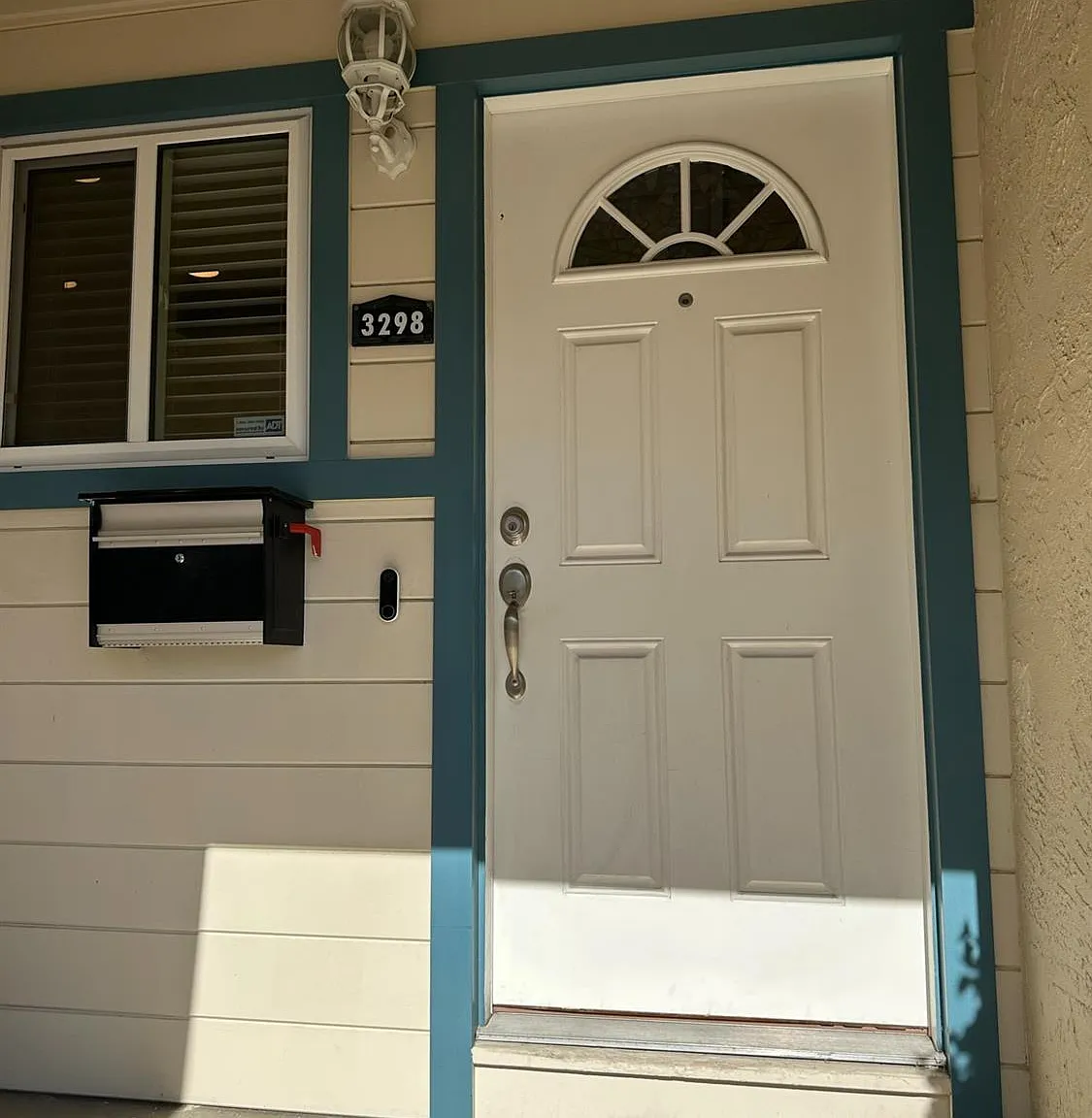 3 bed, 1296 sqft, $4,500 — Photo 1