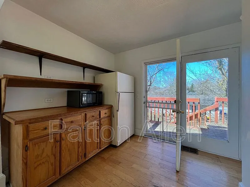 Studio, 1.0 bath, $795 — Photo 3