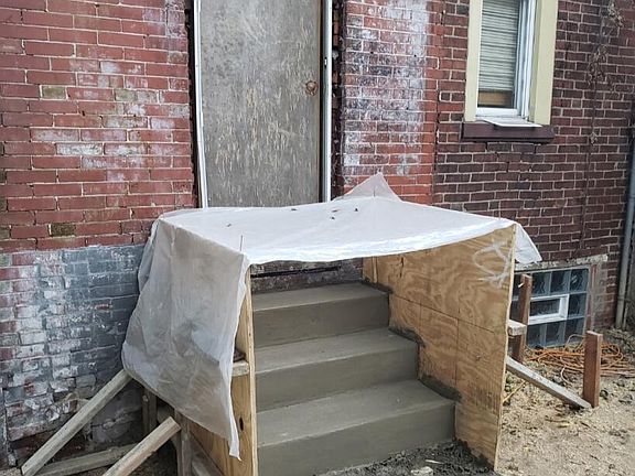 4th image of 454 N Salford St