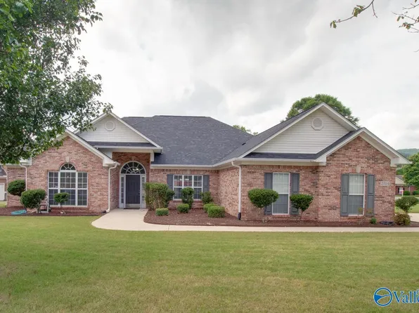 2704 Wenzel Cir SE, Owens Cross Roads, AL 35763