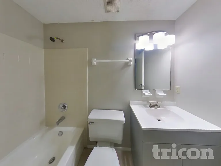 8338 Knotts Landing Dr E — Photo 11