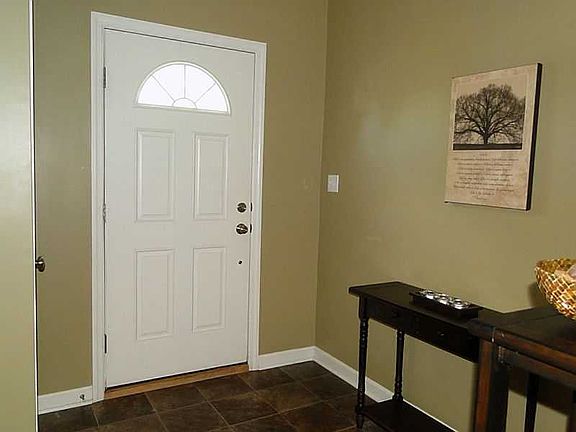 3rd image of 1031 Bayberry Dr