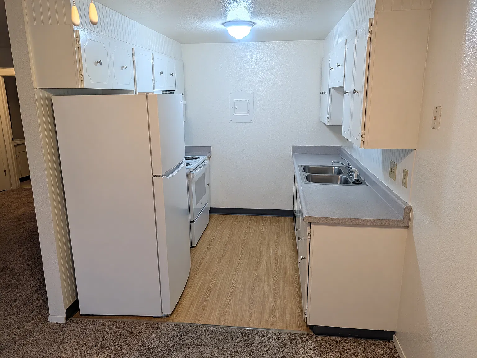 5453 Camelot Dr — Photo 2