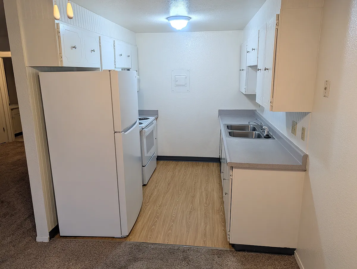 Building Photo - 5453 Camelot Dr #2