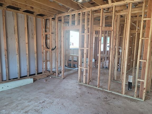 112 Rocking R Court Interior Image 5