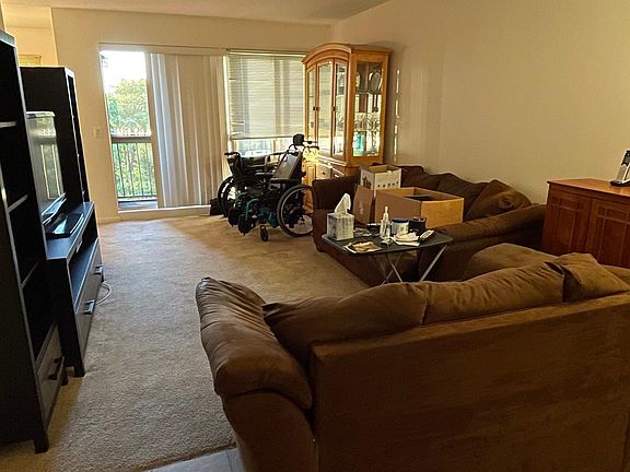 4th image of 41 Wellington Ct APT 4F
