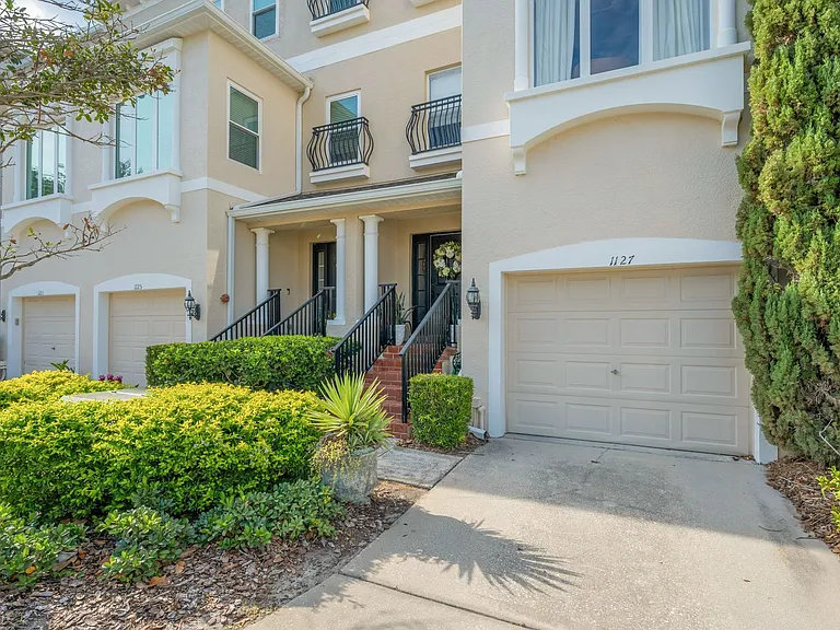 1127 Venetian Harbor Dr NE — Photo 2