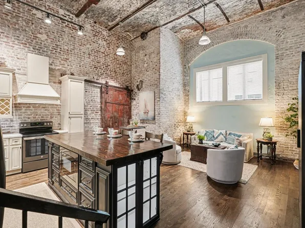 2400 Mechanic St APT 101, Galveston, TX 77550