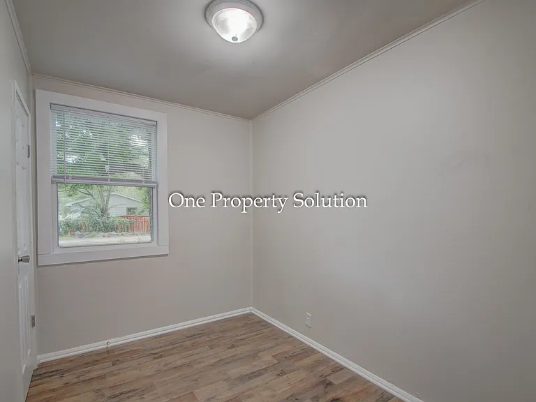 614 N Calumet Ave — Photo 13