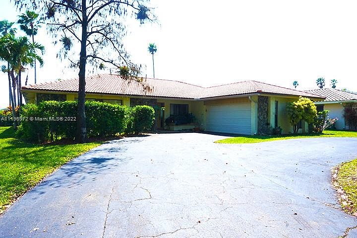 1st image of 10180 NW 1st Mnr