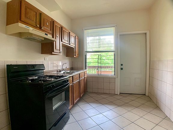4th image of 3338 W Ohio St #2