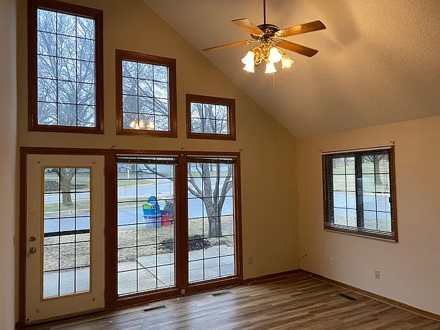 2349 Cottage Dr — Photo 6