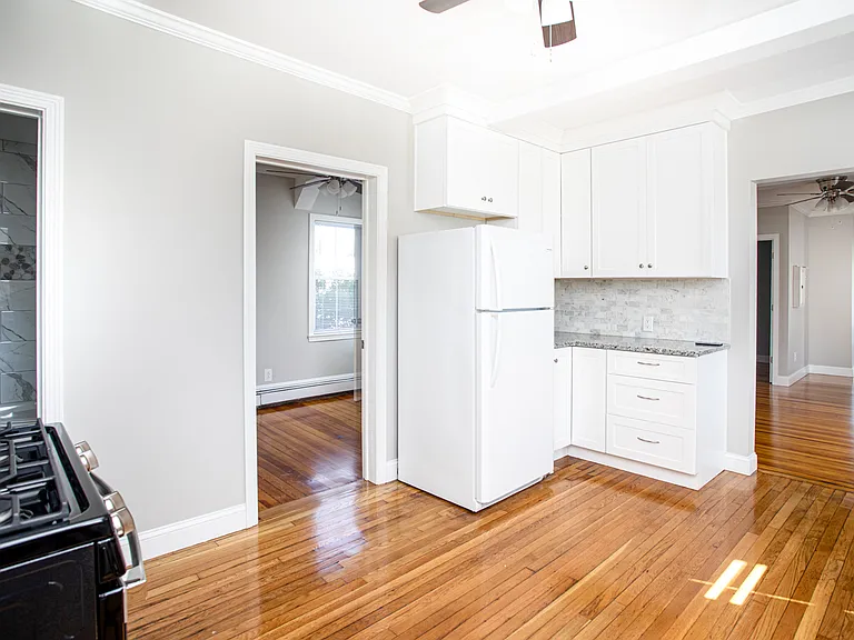 446 Main St — Photo 3
