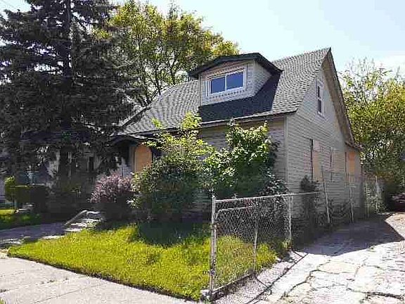 12713 Greenlawn