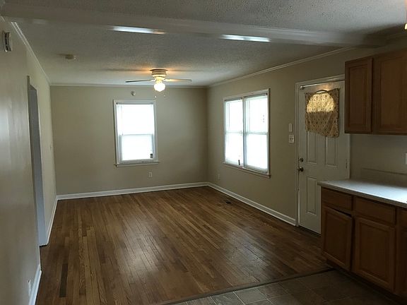 2nd image of 4925 Cameron Ln
