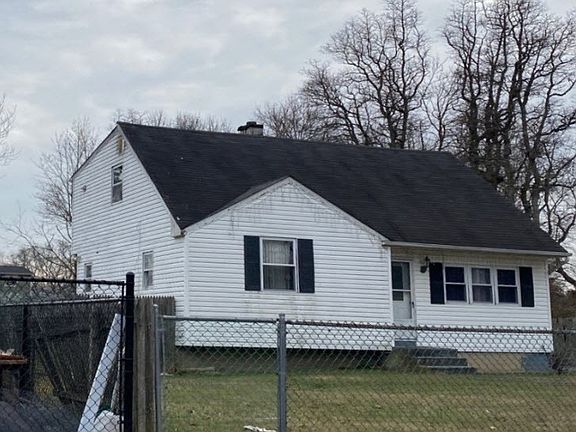 3rd image of 208 Clark St
