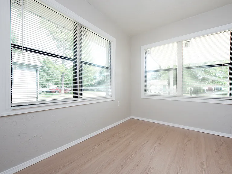227 W Johnson St — Photo 8