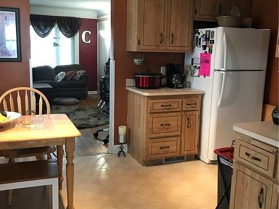 4th image of 2804 Lincoln Ave
