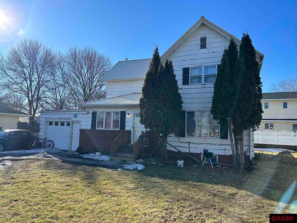 1st image of 816 11th St E
