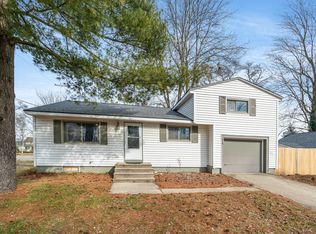 618 Benhoy St, Plainwell, MI 49080