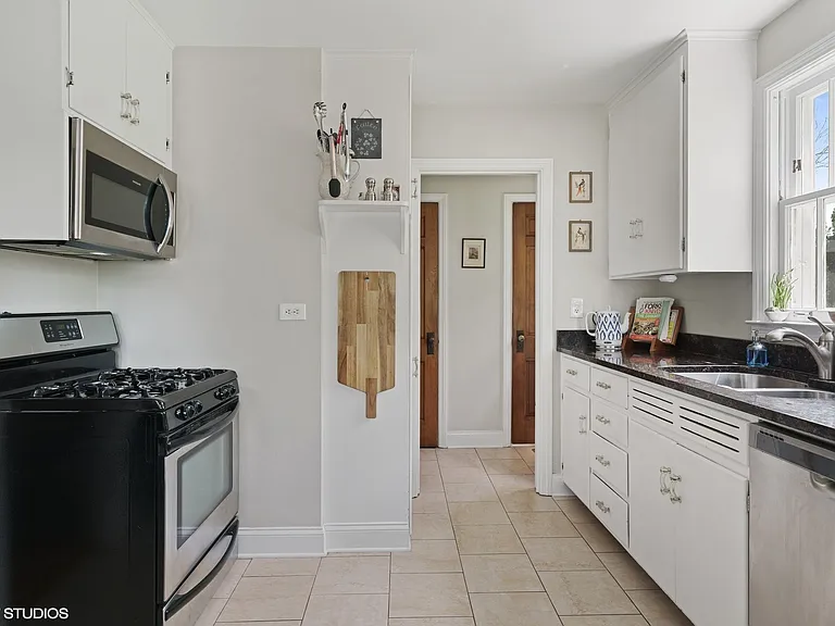 326 W Evergreen St — Photo 2