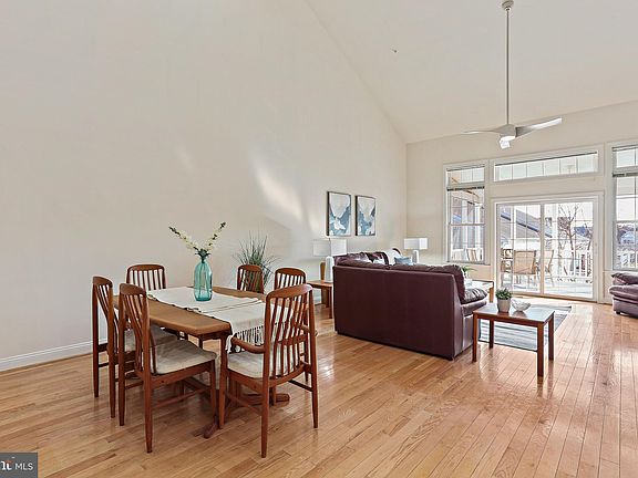 2nd image of 702 Hidden Bluff Cir