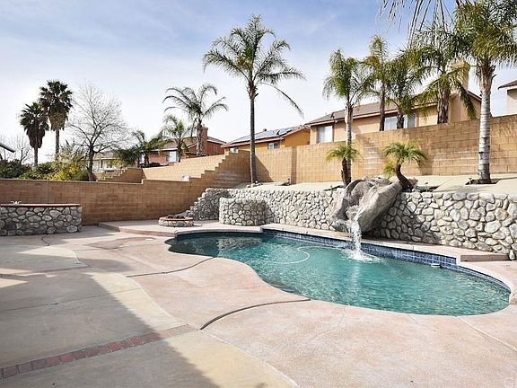 3rd image of 5586 Lone Pine Dr