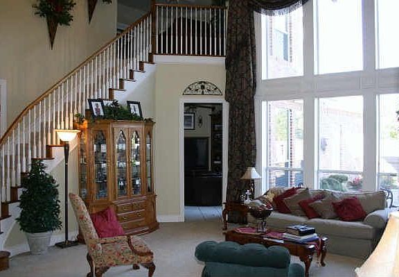 5th image of 322 Martel Ln