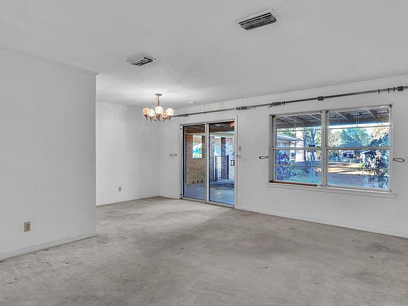 5th image of 405 Hillmont Ave